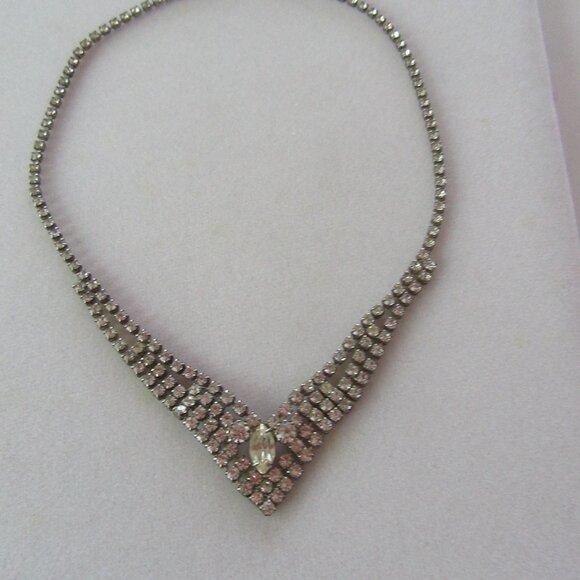 Vintage clear rhinestone chevron V necklace choker - super sparkling!! - Picture 4 of 7
